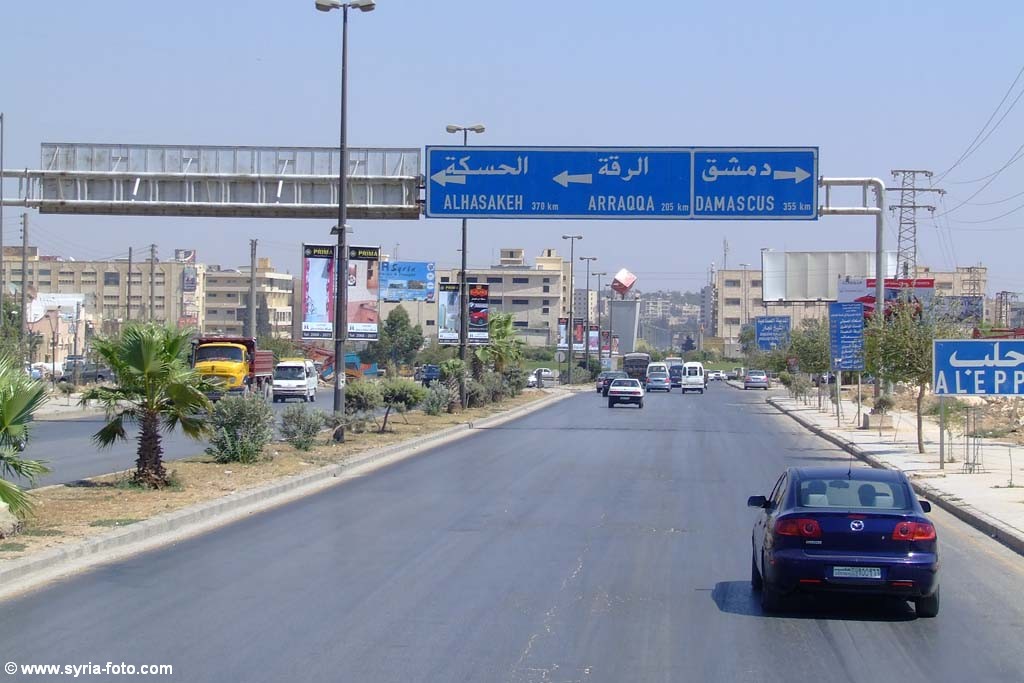 Трасса на въезде в сирийский город Алеппо