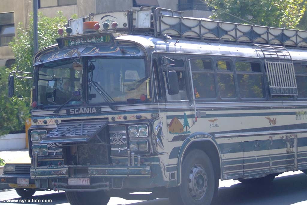 Экзотический восточный автобус