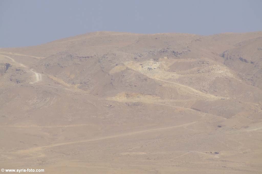 Жаркая Сирийская пустыня