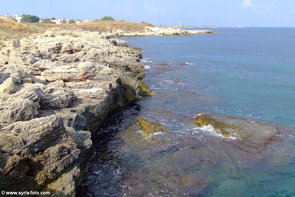 Берег Средиземного моря в районе раскопок Угарит (Голубой пляж)
