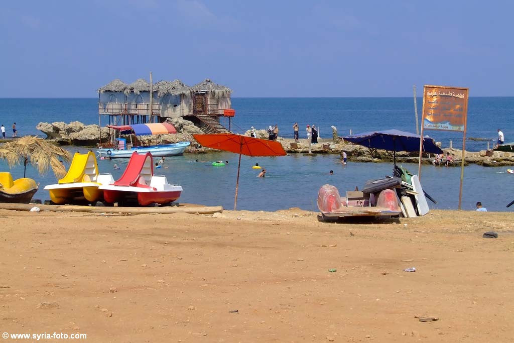 Пляж Blue Beach на Средиземном море в Латакии